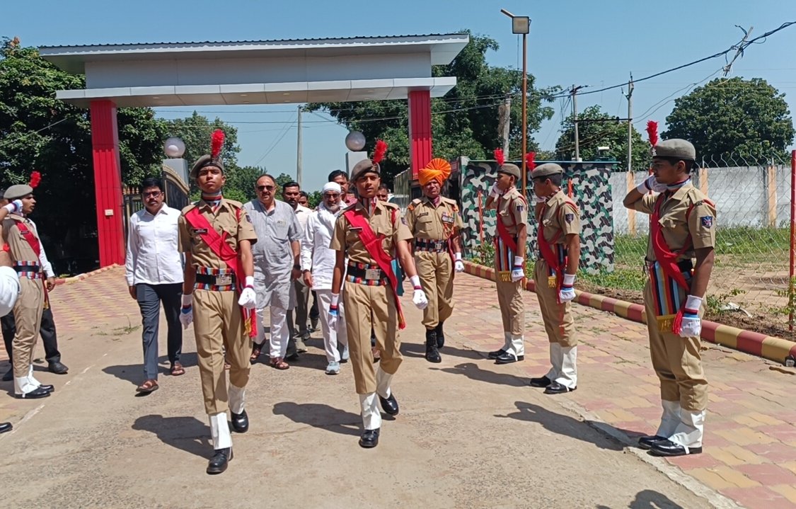 Hon'ble MP Shri Darshan Singh Choudhary visiting Sainik School Govindnagar